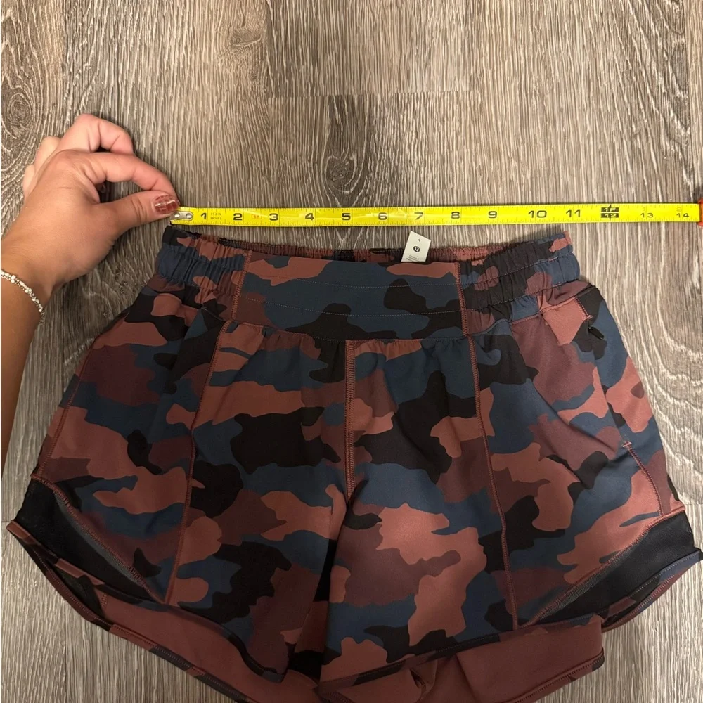 lululemon athletica Women’s Hotty Hot Red Camo Shorts. Size 4